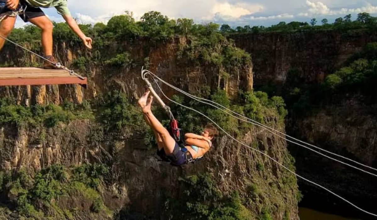 GORGE SWING